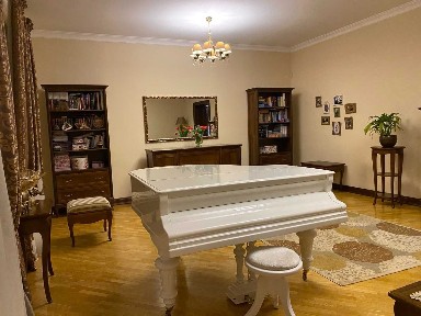 Продаж 3 кім квартири по вул. Левицького (105 м. кв., два балкони).