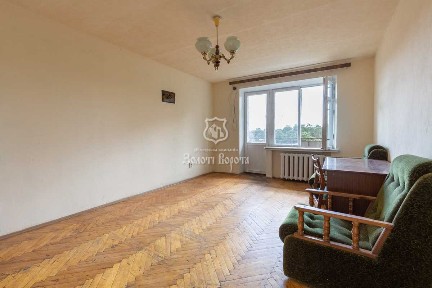 Продаж 3-кімнатної квартири 63.8 м², Поліська вул., 1