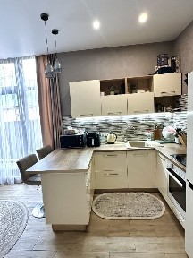 Продаж 1 к. квартира з влвсною терасою на землі