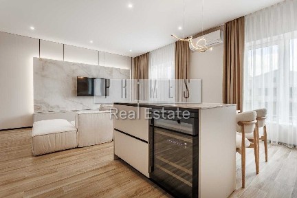 Аренда 3к квартиры 100м2, Кришталевые источники, ул. Метрологическая