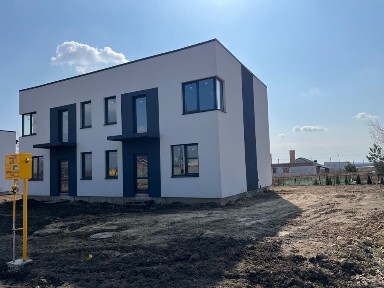 Котедж з міськими комунікаціями Масив Криниченька. Власник
