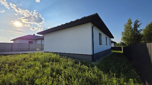 Будинок з ділянкою