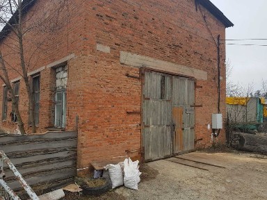 Продається комерційне приміщення в с. Зарічани