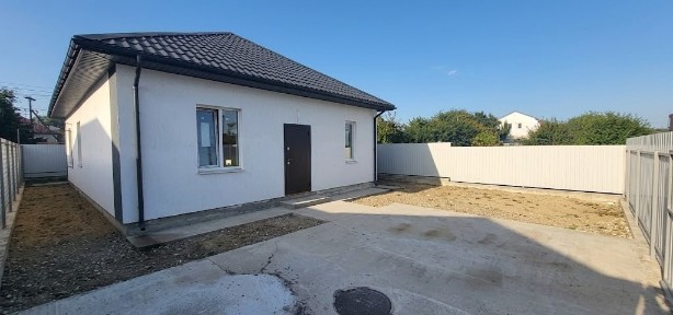 Продаж 1 поверхового будинку з верандою і ділянкою на 3.5 сотки, 82 кв. м, 3 кімнати, на вул. Глибоцька • ID 34890102