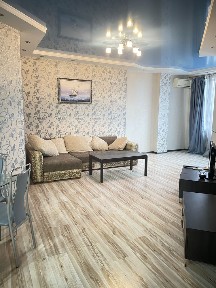 Свет в комплексе есть ! Генератор на лифт, тепло и воду ! Сдаю просторную однокомнатную квартиру в ЖК Чудо город