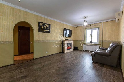 Продаж 3-кімнатної квартири 75.3 м², Ревуцького вул., 44