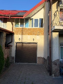Продається сучасний спарений котедж у центрі Винників