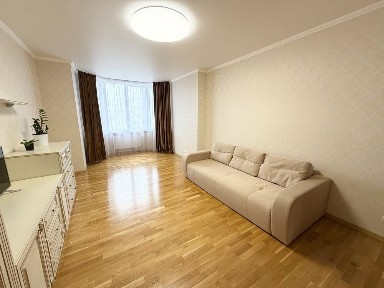 Продаж 3к квартири Генератор. ЖК Троєщина 104м2 з гарним ремонтом. Будинок повністю автономний ! Без комісії.