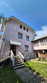 Продаж просторого будинку в Галичі. Постанови.