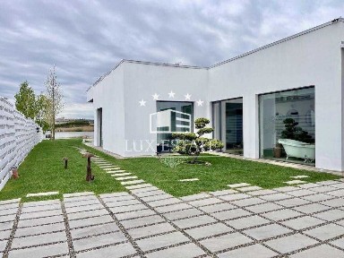 Продаж сучасного будинку 185м² з виходом до води КМ 