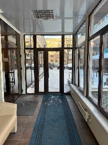 Продаж комерційного приміщення на Зарічанській.