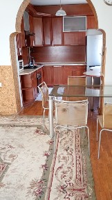 здам 3 кімнатну квартиру центр.