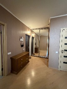 Продам 3-кімнатну квартиру по вул. Аркадія Голуба, 1В