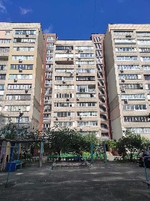 Ст. метро Лівобережна. Квартира в цегляному будинку. Меблі, техніка. Поряд укриття.