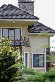 Продаж будинку з якісним ремонтом та ландшафтним дизайном подвірʼя