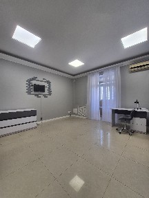 Оренда приміщення в Центрі під салон, офіс Ya
