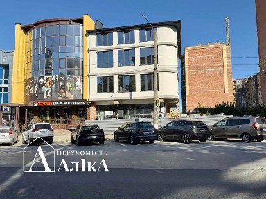 Здам в оренду велике фасадне приміщення
