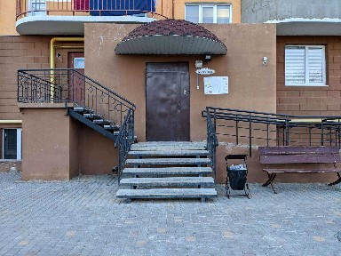 Двохрівнева 3-х кім. кв. 80.5м2 в цегляному будинку (2-х конт. котел).
