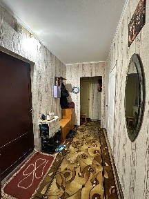 2-к квартира поряд з ТЦ Сім'я, ТЦ Меркурій.