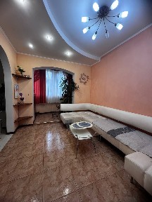 3х комнатная квартира в центре поселка.