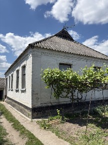 Продаж будинку в центрі смт Рокитне