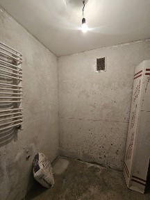 Продажться 2-кімнатна квартра, здана, обжита, частковий ремонт Тролейбусна