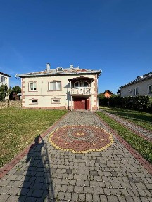 Продається добротний будинок у Сторожинці.