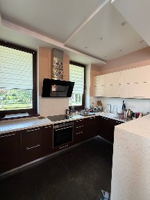 Продаж будинку 320 м²