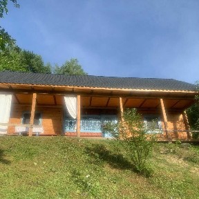 Хата в горах с краевидом