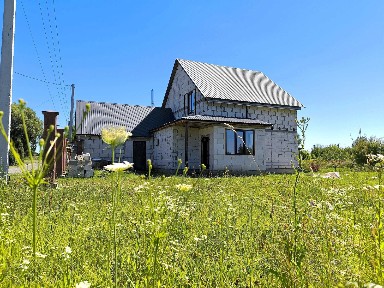 Власний двоповерховий будинок у Макарові з гаражем та садом за ціною квартири!