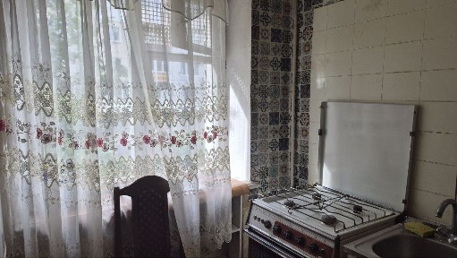 Продам 2-х кімнатну на Черемушках
