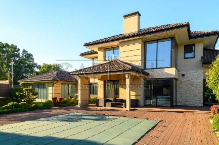 Продаж будинку 600 м2, 35 соток, Новосілки, Фастівський р-н., Одеський напрямок, Ексклюзивна автономна резиденція, 2 басейни власний тенісний корт.