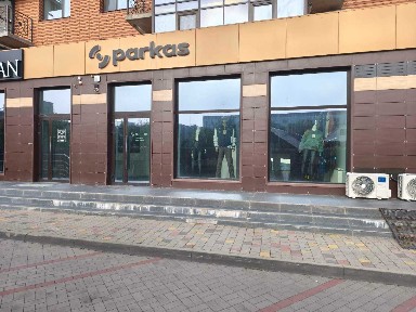 Продаж фасадного приміщення, центр 91 м. кв. 2500у. о.