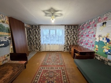 Продаж 2 кімнатної квартири район площа 700 річчя скромний жилий стан