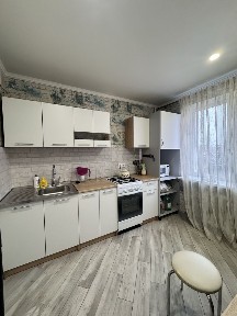 Сдам 2 комн квартиру на небесной сотни, рядом школа. Сити центр