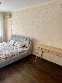 Здається простора та свіженька трьокімнатна квартира!