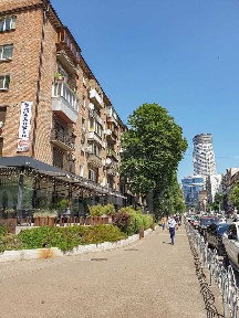 Мечникова. Кловская. Печерск. Продам 3х ком квартиру.