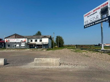 Земля 2,168 га з комерційним приміщенням 607,8 м² на Варшавській трасі, Сарни