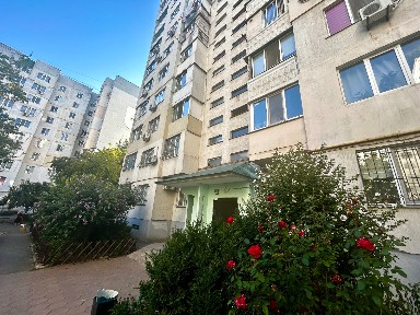 2 кімнатна квартира на низькому поверсі по вул. Семена Палія
