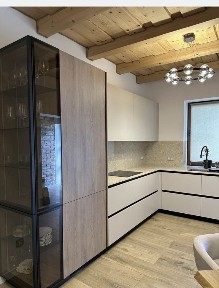 Продається сучасний будинок з дизайнерським ремонтом біля лісу