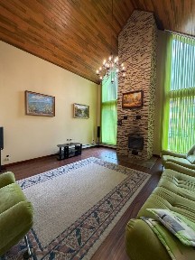 Продаж преміального будинку для великої родини в престижному районі