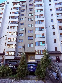 Продаж двокімнатної квартири по вулиці Хотинська.