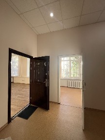 Аренда/Офиса/Центр/Бузника/Есть Свет/Отопление/ Кондиционер/Лифт/Убежище/сол, Батареи