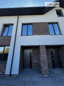 Продаж 3 поверхового таунхауса з ділянкою на 1 сотку, 126 кв. м, 5 кімнат, на вул. Центральна • ID 34892730