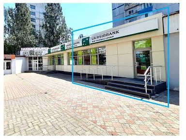 Орендна магазину/салону 111 м. кв. вул. Чарівна
