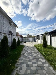 Оренда будинку з 3ма спальнями на клочко, всюди теплі водяні підлоги / є зона барбекю на території, парковка на 3 авто