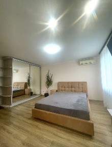 Затишна 1-кім квартира з ремонтом, метро/зупинка поруч, без комісії