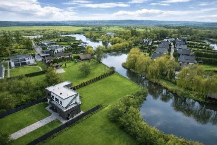 Продаж будинка з власним вихідом до води, закрите КМ Azimut River Club. По новообухівській трасі, Н. Безрадичі