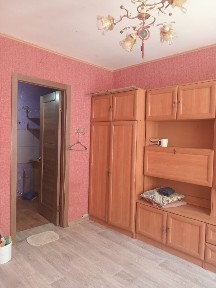 Малосемейка, средний этаж, со всеми удобствами.