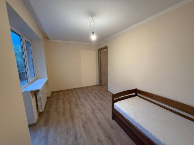 Продаж 2-кімнатної квартири в мікрорайоні, Стрий